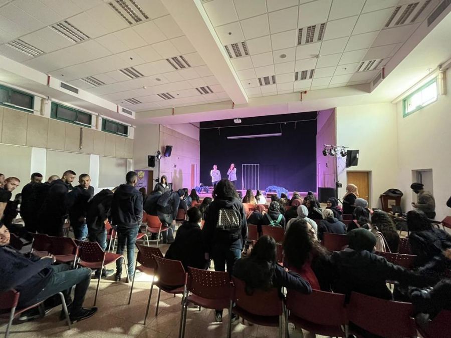 كفر قرع : مسرحية 